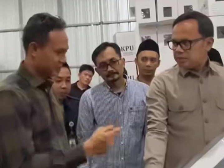 Wamendagri Pastikan Logistik Pilkada Provinsi Lampung Siap dan Aman