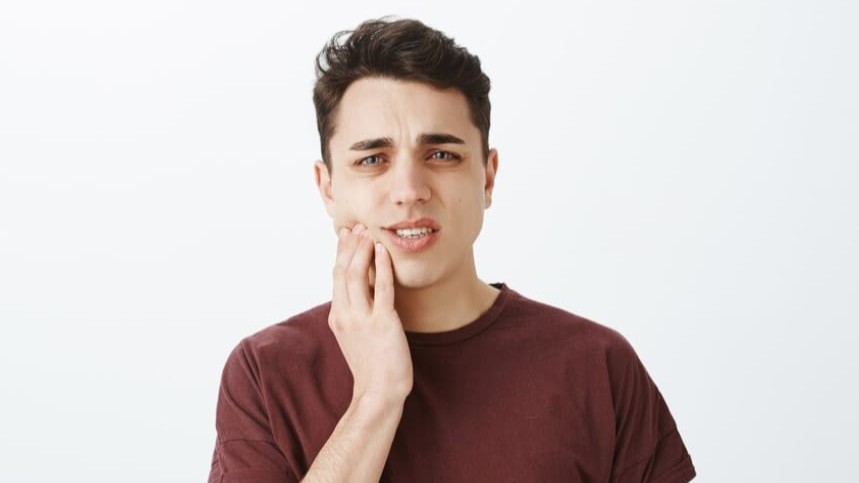 Penyebab dan Cara Efektif Mencegah Gusi Sering Berdarah