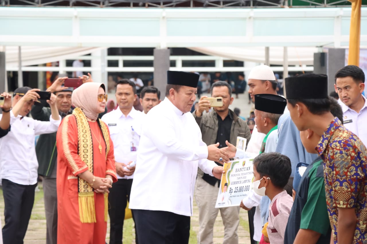 Gubernur Lampung Hadiri Pengajian Akbar di Pesisir Barat