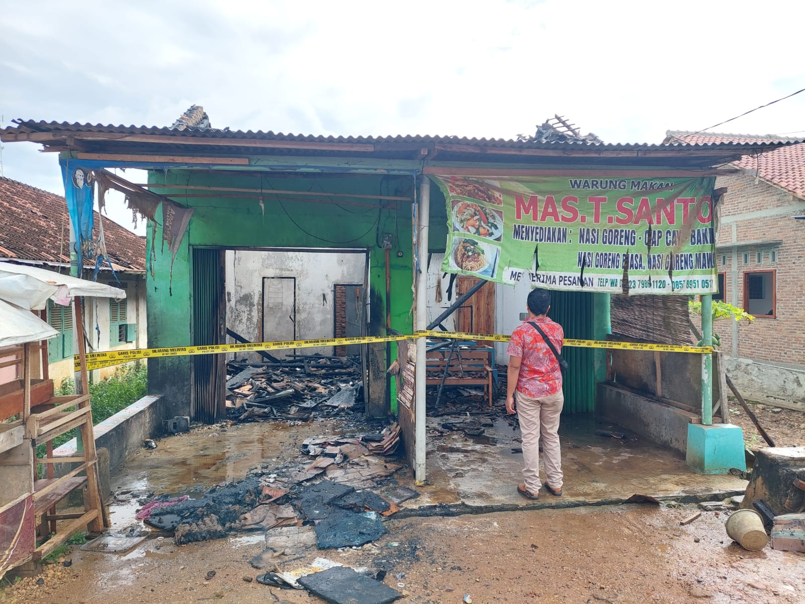 Korek Api Jatuh Jadi Penyebab Kebakaran Kios Warung di Pringsewu