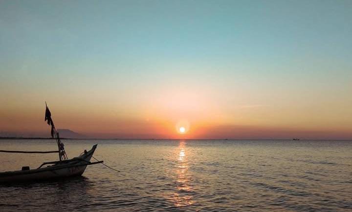 Senja Memukau di Pantai Banongan: Permata Tersembunyi Situbondo