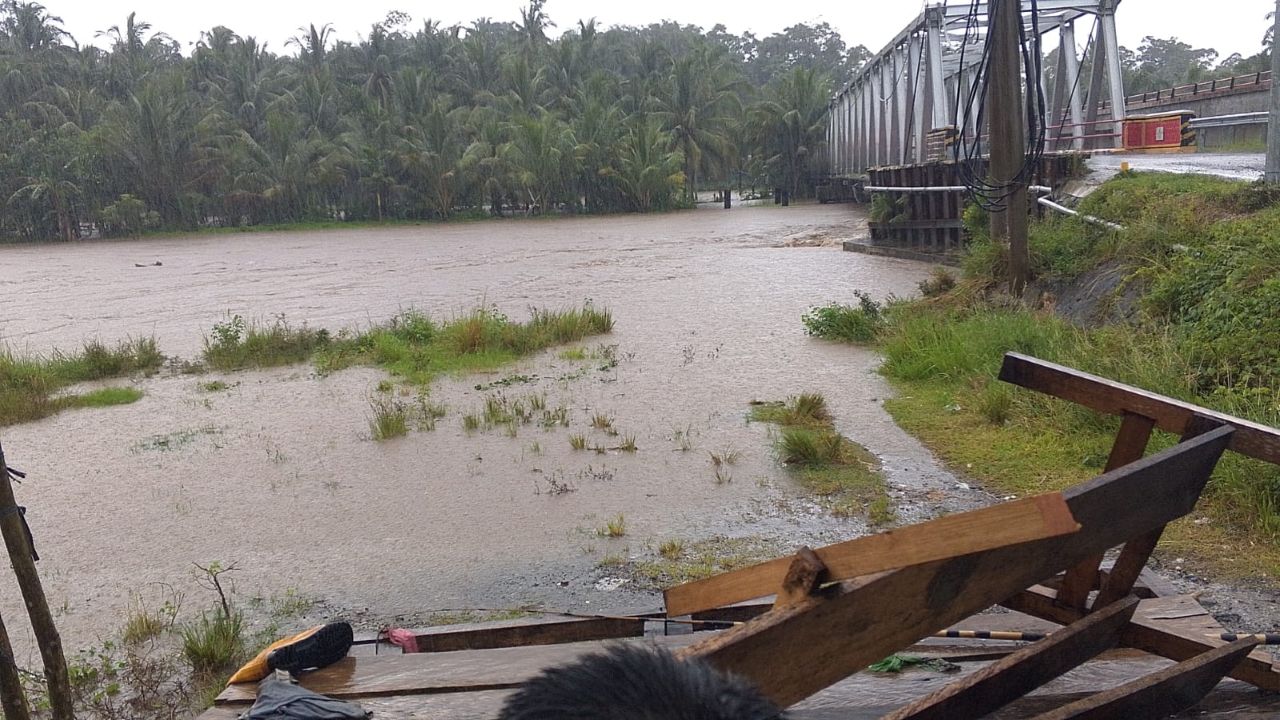 Hujan Deras, Way Tenumbang Sempat Meluap