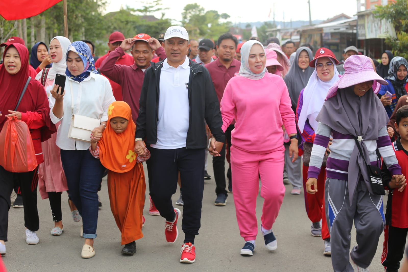 Ribuan Peserta Padati Acara Jalan Sehat di Sukau