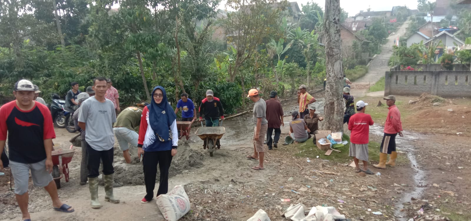 Giatkan Gotong Royong Cara Lurah Tugu Sari Ajak Warga Jaga Lingkungan Tetap Bersih 