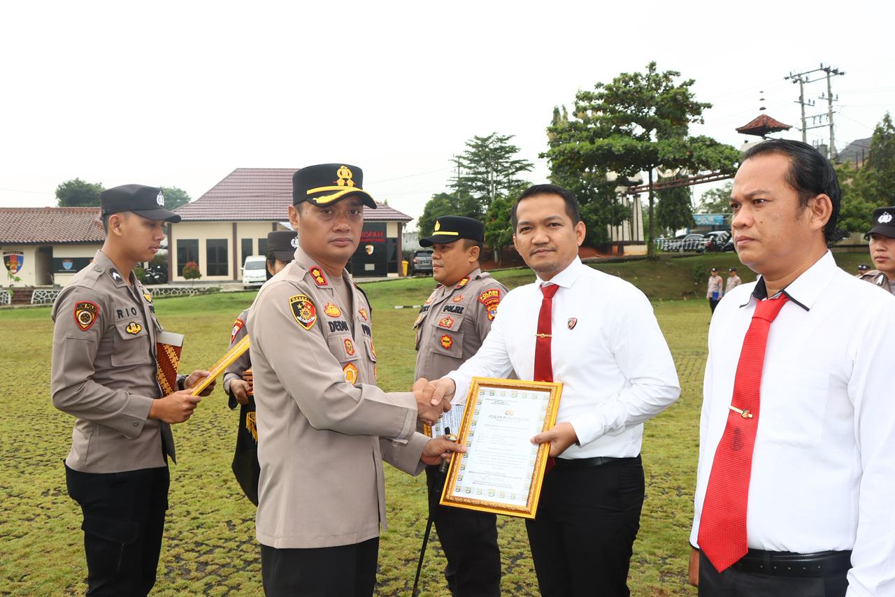 Ungkap Kasus 3C, 17 Personel Polres Lampung Utara Terima Penghargaan