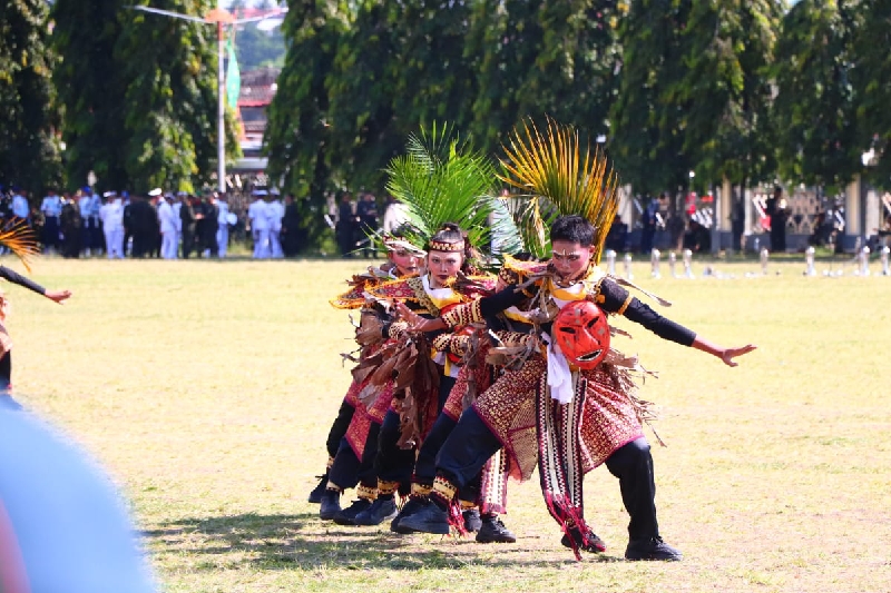Tari Kolosal Sanggar Tapis Berseri Meriahkan Upacara HUT TNI ke-80 di Bandar Lampung