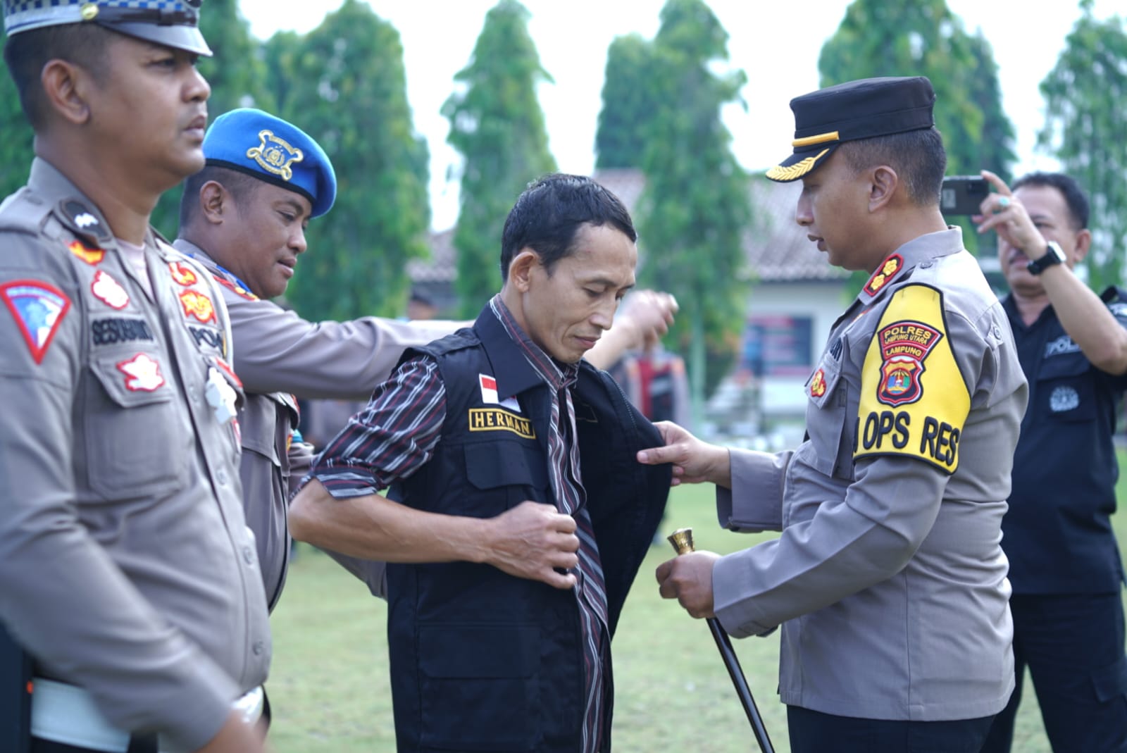 Kapolres Lampung Utara Pimpin Apel Bersama Polisi RW dan Mitra Polisi RW