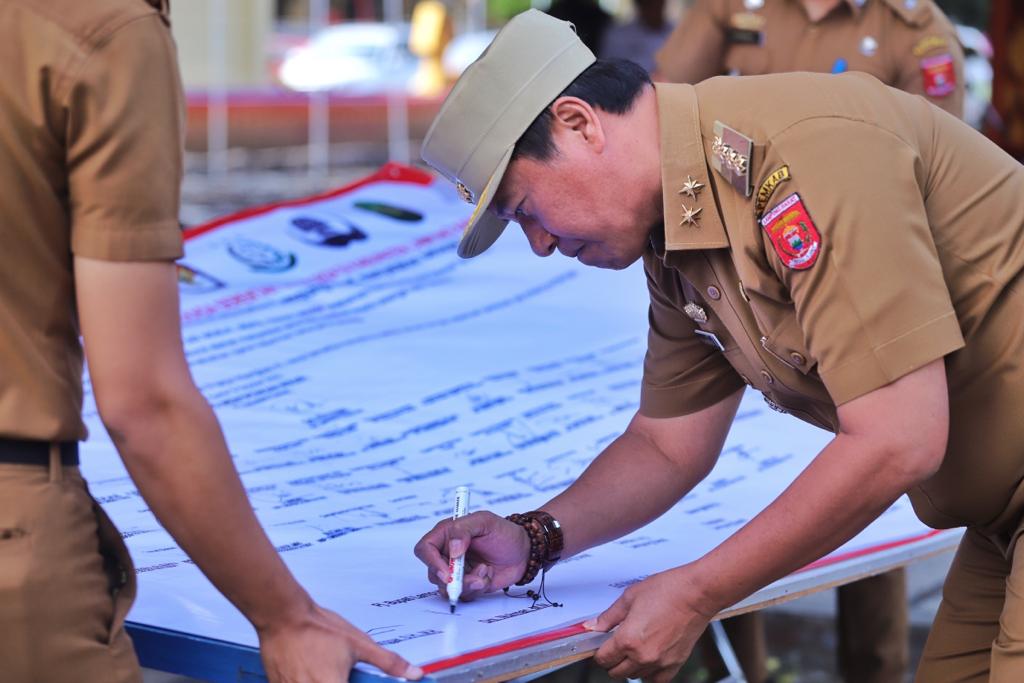 Pj Bupati Lampung Barat, Forkopimda dan Jajaran Berkomitmen Menjaga Netralitas Jelang Pemilu 2024