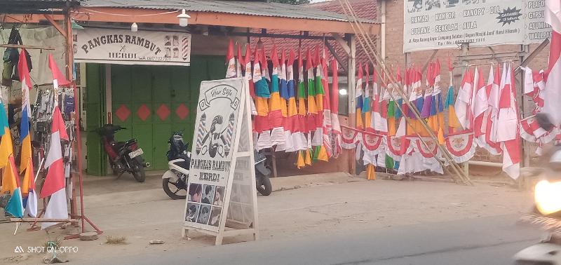 Jelang Hari Kemerdekaan RI, Pedagang Bendera Ramai Bermunculan 