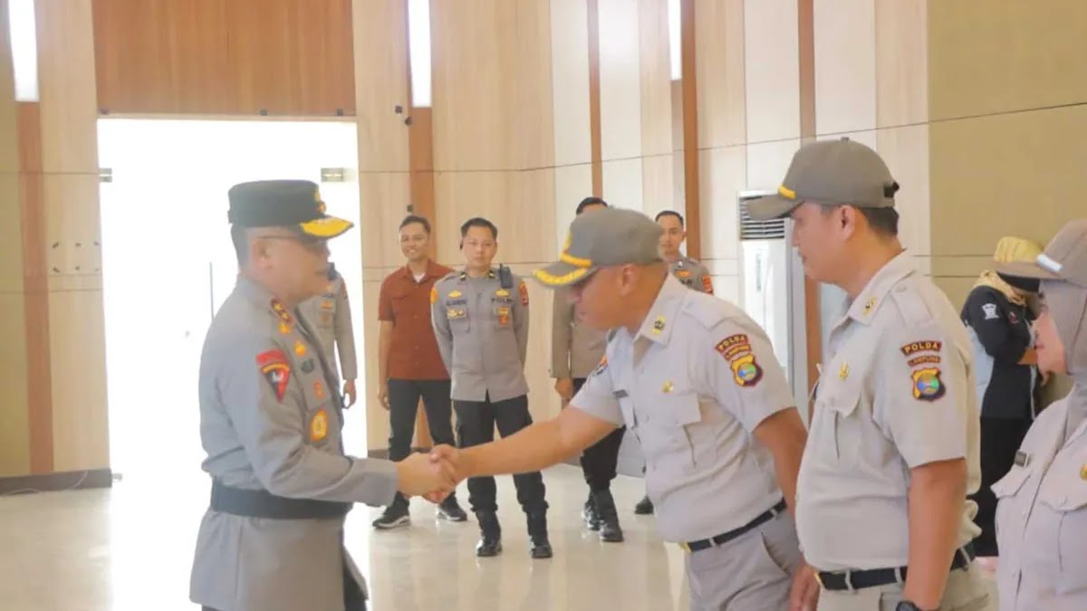 Kapolda Lampung Pimpin Upacara Kenaikan Pangkat PNS Polri