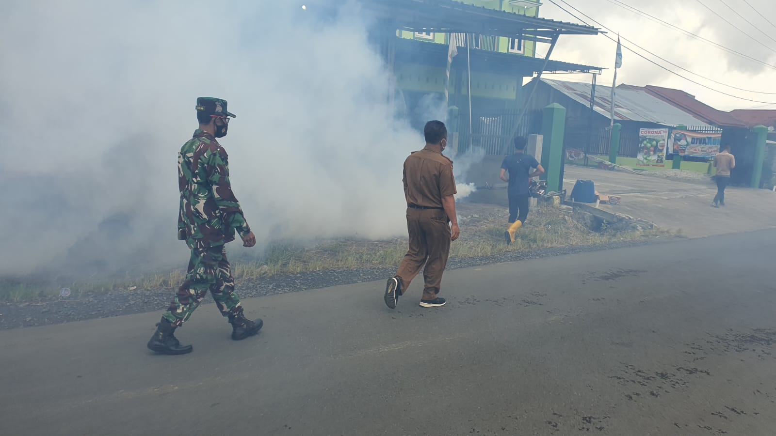 Tanggulangi Wabah DBD, Puskesmas Buay Nyerupa Lakukan Fogging 