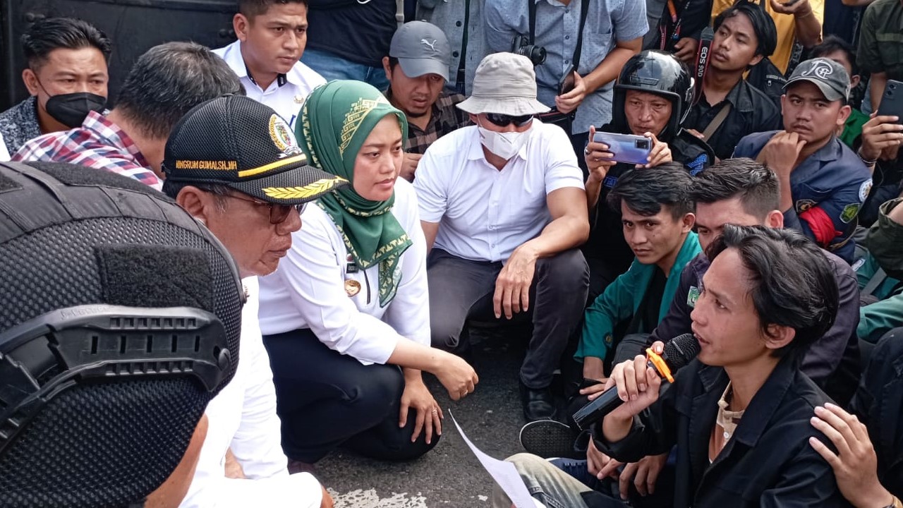 Akhirnya, Ketua DPRD Lampung Mingrum dan Wagub Nunik Temui Massa Aksi