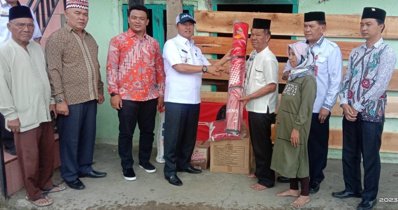 Temui Korban Kebakaran, Pj Bupati Lambar Berikan Bantuan