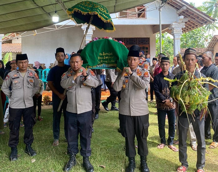 Angkat Jenazah Ilham Maulana, Kapolres Lampura Janji Tangkap Pelaku, Jika Perlu…