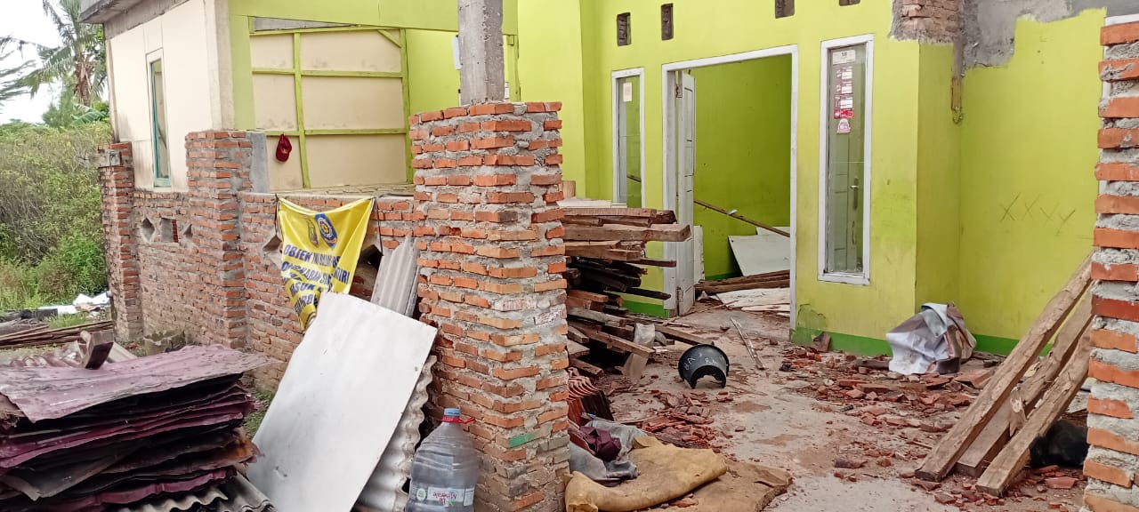 Sejumlah Warga Sukarame Baru Mulai Bongkar Rumah Jelang Penertiban Tahap II