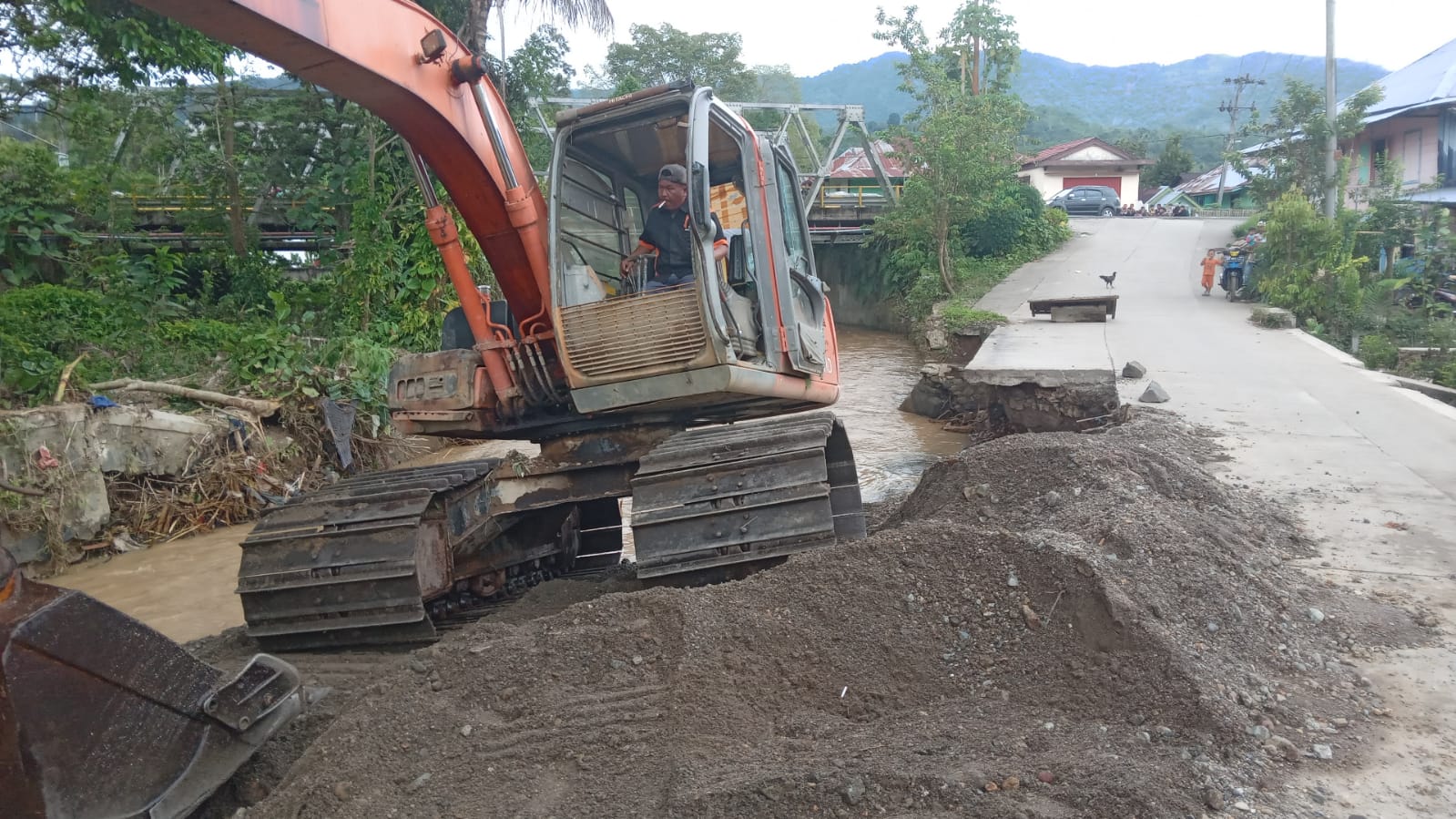 Kerusakan Infrastruktur Jalan Akibat Banjir di Buaynyerupa Selesai Diperbaiki 
