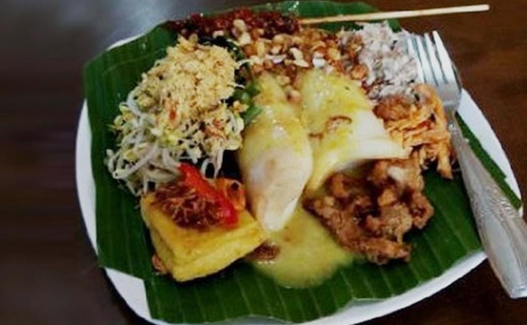 Tipat Blayag, Kuliner Tradisional Khas Bali yang Sarat Makna dan Cita Rasa