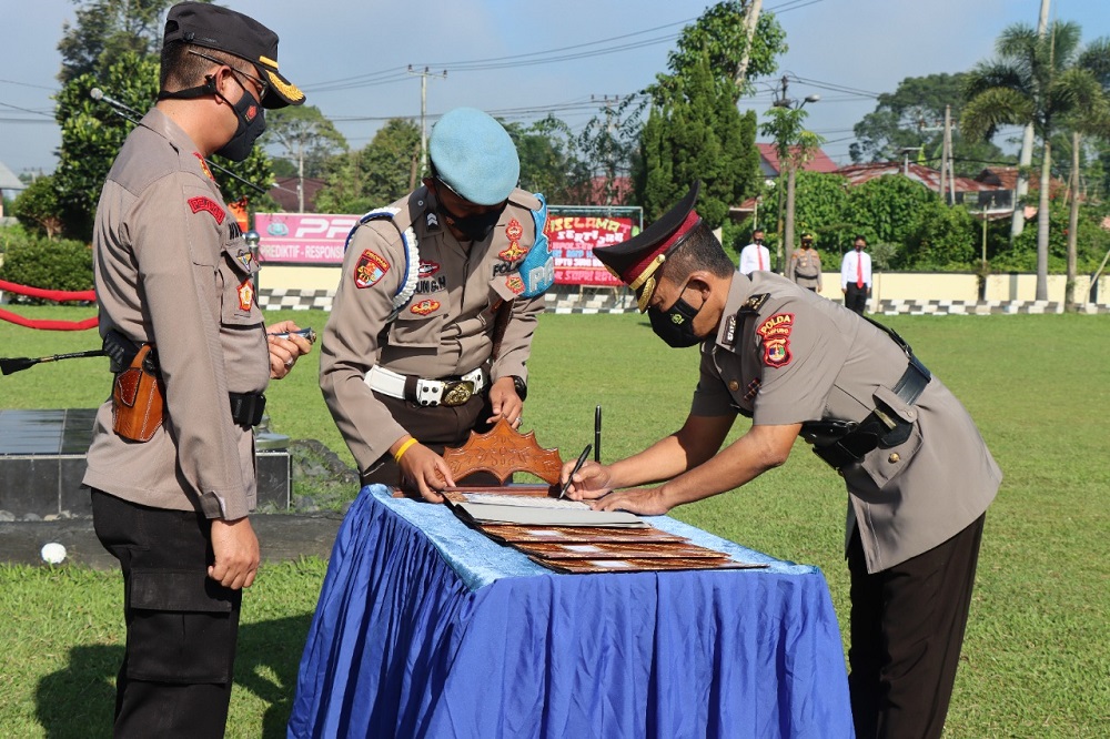 Kapolres Pimpin Sertijab Lima Pejabat Utama Polres Lambar