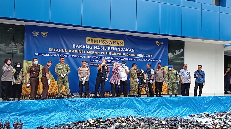 Satu Tahun Pemerintahan Kabinet Merah Putih Bea Cukai Sumbagbar Torehkan Kinerja Gemilang