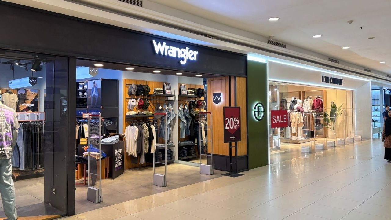 Berburu Diskon Natal di Mall Boemi Kedaton, Promo Brand Hingga 70 Persen