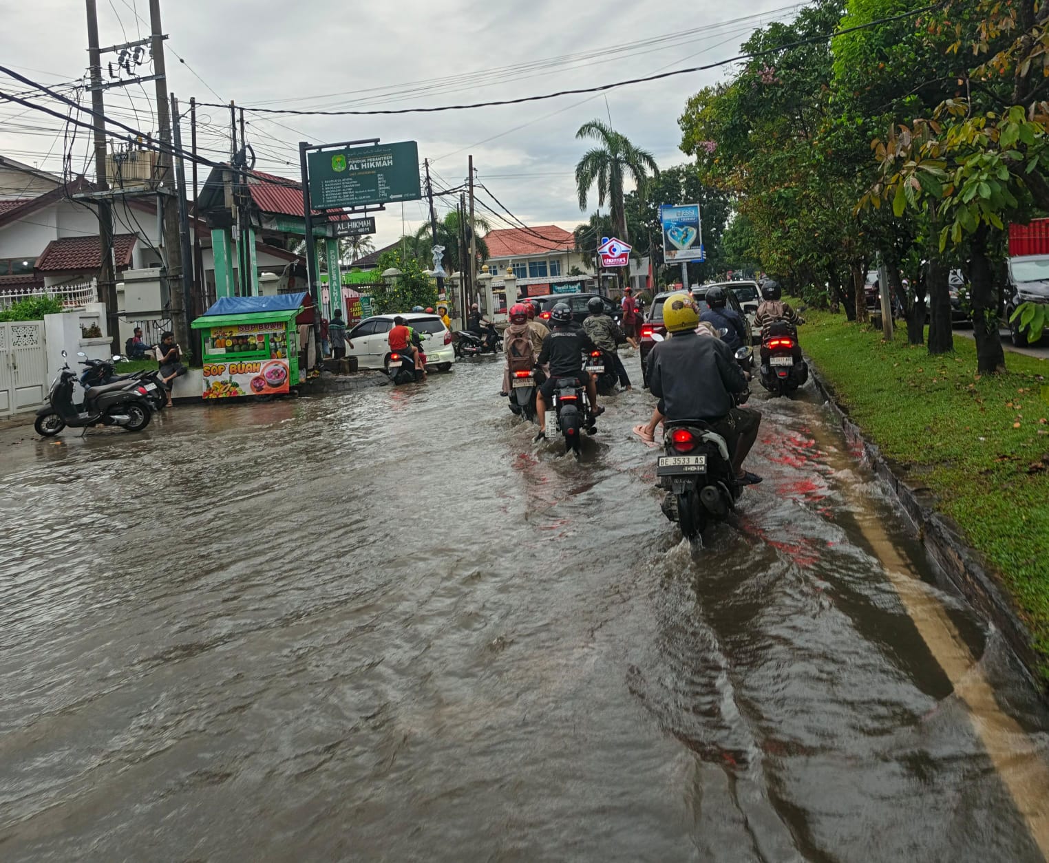 Hujan Deras Guyur Bandar Lampung, Sejumlah Jalan Tergenang Banjir