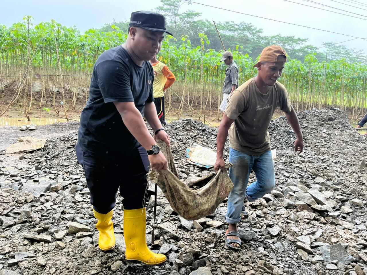 Anggota DPRD Lampung Utara Apresiasi Aksi Warga Abung Selatan Perbaiki Jalan Desa
