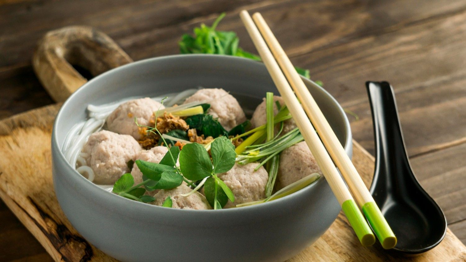 Bakso Ikan Ekor Kuning: Cita Rasa Laut yang Lembut dan Gurih