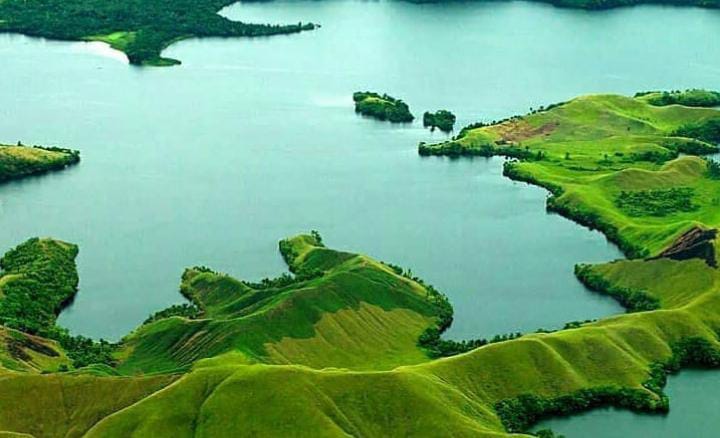 Danau Sentani: Pesona Alam, Hiu Air Tawar, dan Kisah Legenda Papua