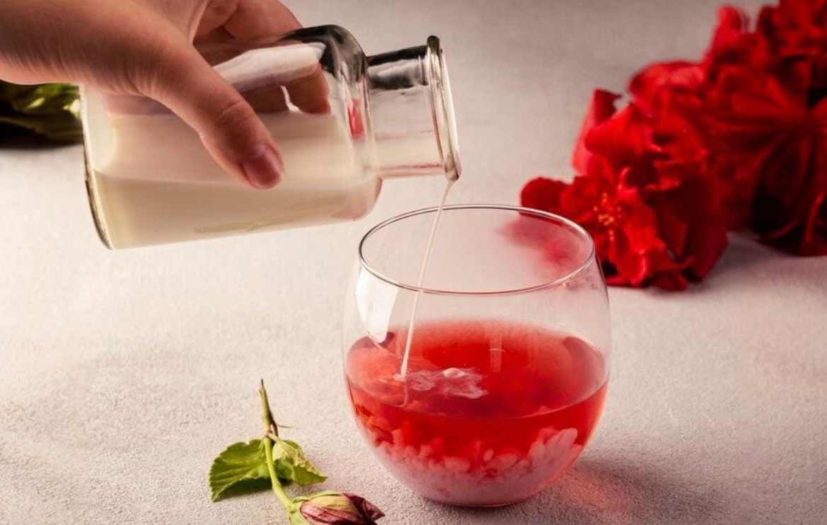 4 Cara Efektif Menggunakan Air Mawar Sebelum Tidur untuk Kulit Sehat dan Bercahaya