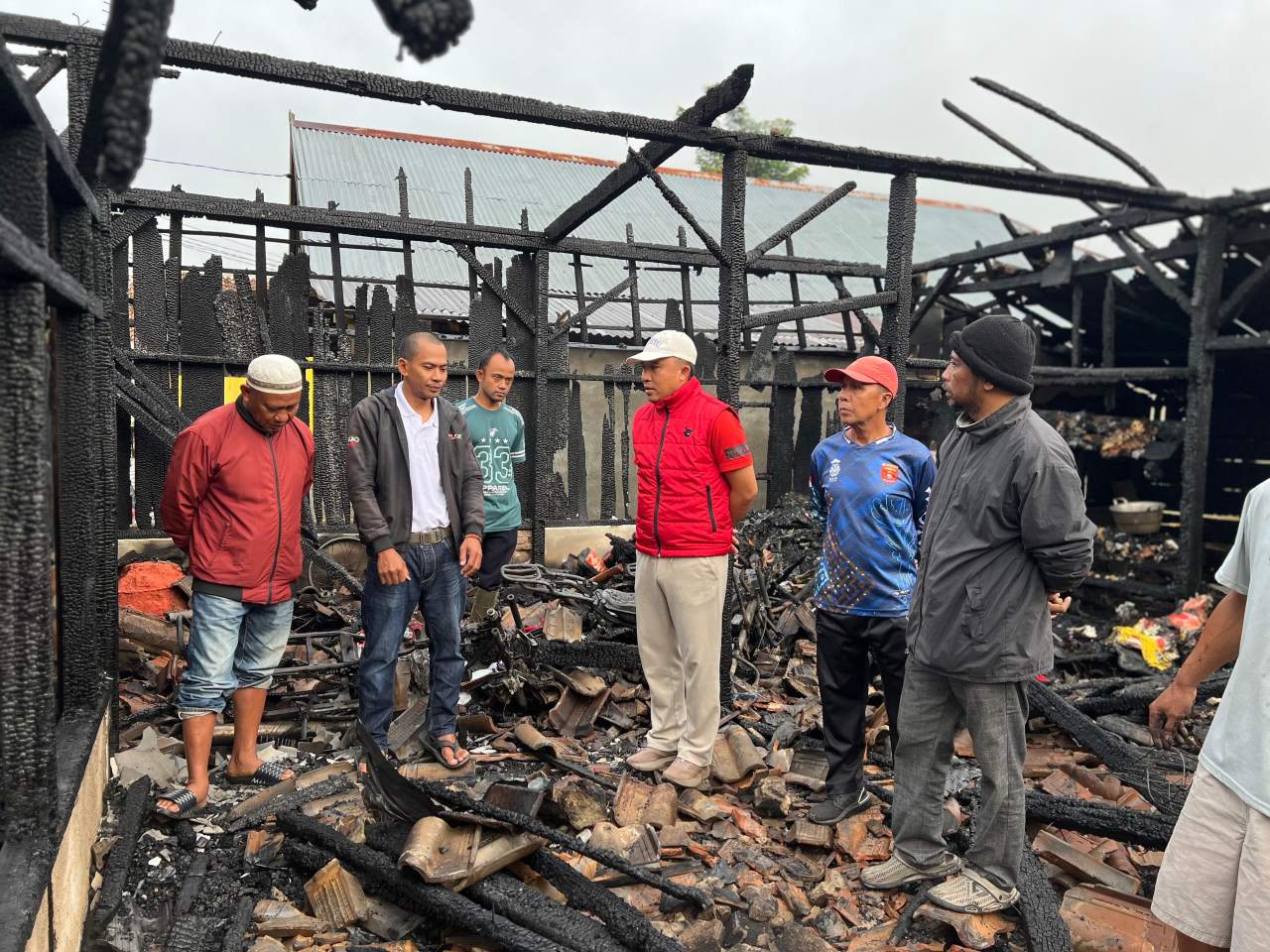 Gerak Cepat, Bupati Lampung Barat Tinjau Korban Kebakaran Rumah di Kebuntebu