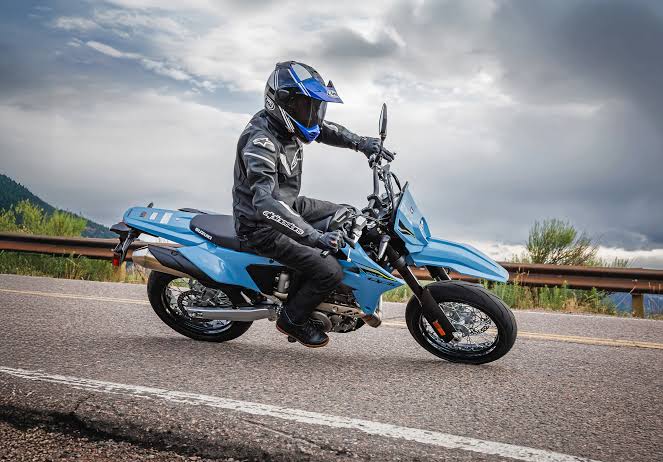 Suzuki DR-Z4SM 2025: Supermoto Modern yang Siap Kuasai Jalan dan Trek