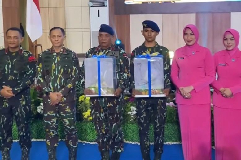 Kapolda Lampung Beri Penghargaan pada Brimob di HUT ke-80 Korps Brimob Polri