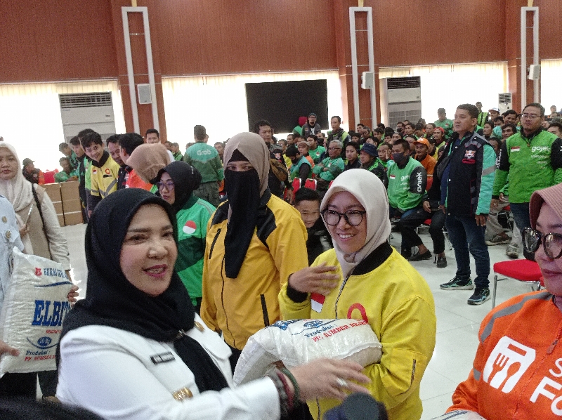 Pemkot Bandar Lampung Beri 1.000 Bantuan Beras dan Hadiah Umroh untuk Pengemudi Ojol