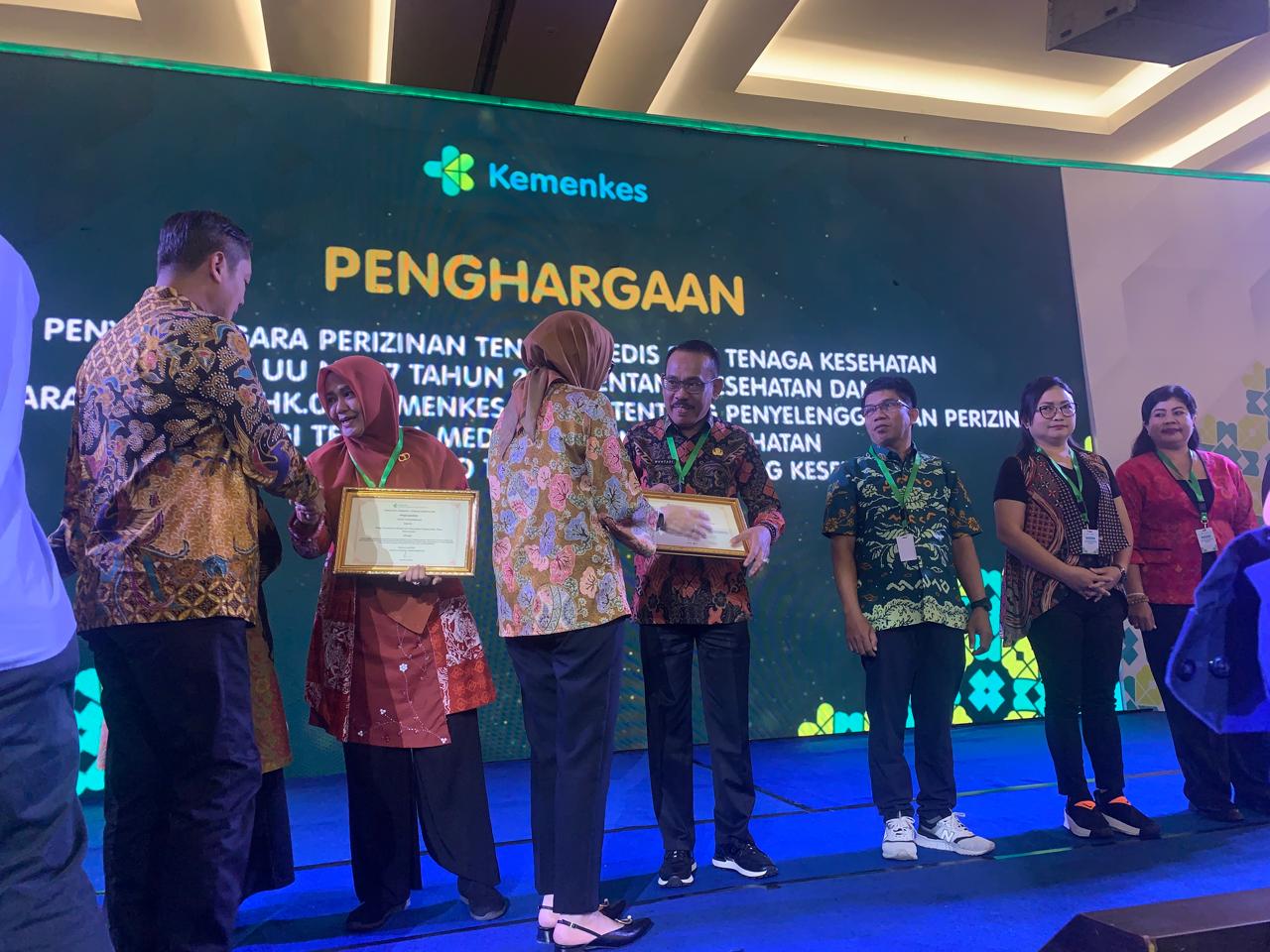 DPMPTSP Kota Bandar Lampung Terima Penghargaan dari Kemenkes