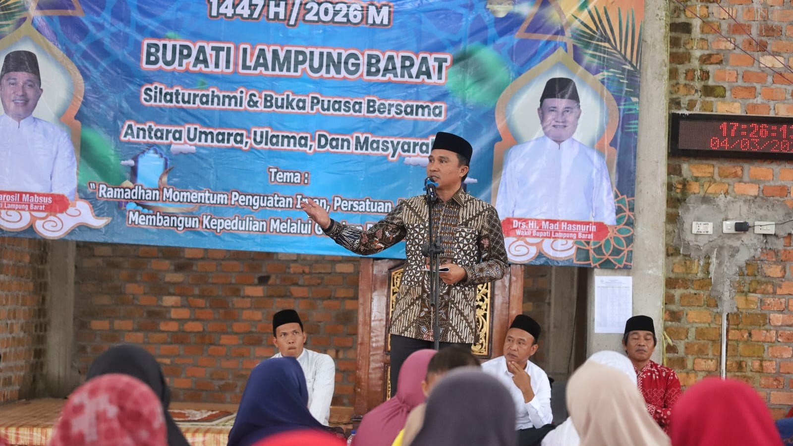 Safari Ramadan di Way Tenong, Parosil Janji Tuntaskan Jalan Putus Mutar Alam