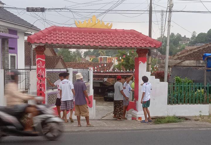 Menyambut HUT RI Ke-78, Kelurahan Gedong Air Lakukan Bersih-bersih