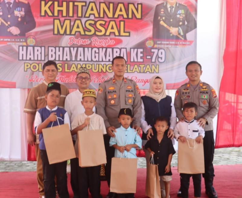 Khitanan Massal Warnai HUT Bhayangkara Ke-79 Di Lampung Selatan