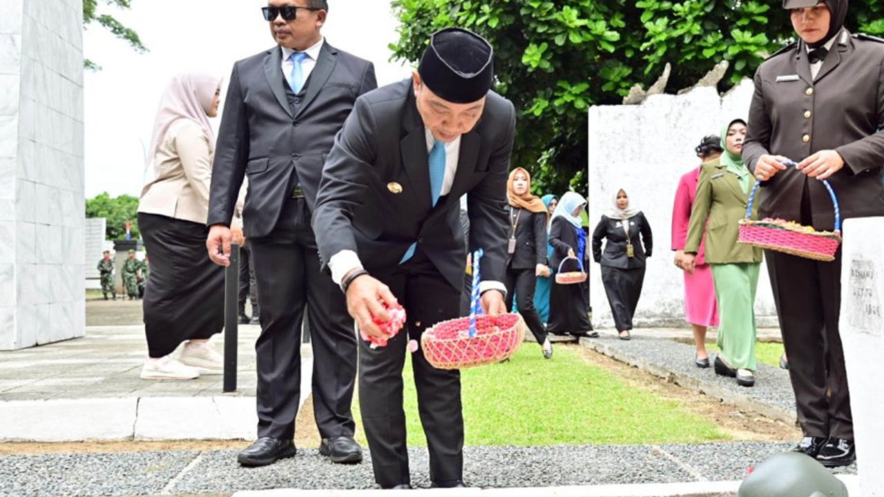 Refleksi Sunyi di TMP Kesuma Bangsa: Wabup Syaiful Anwar Tekankan Semangat Kepahlawanan untuk Lampung Selatan