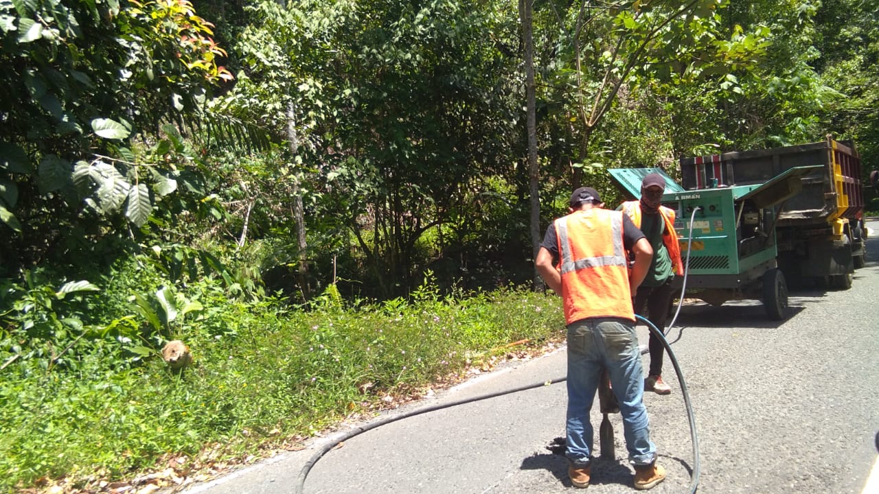 Satker PJN Masih Perbaiki Jalan Liwa-Krui Yang Rusak