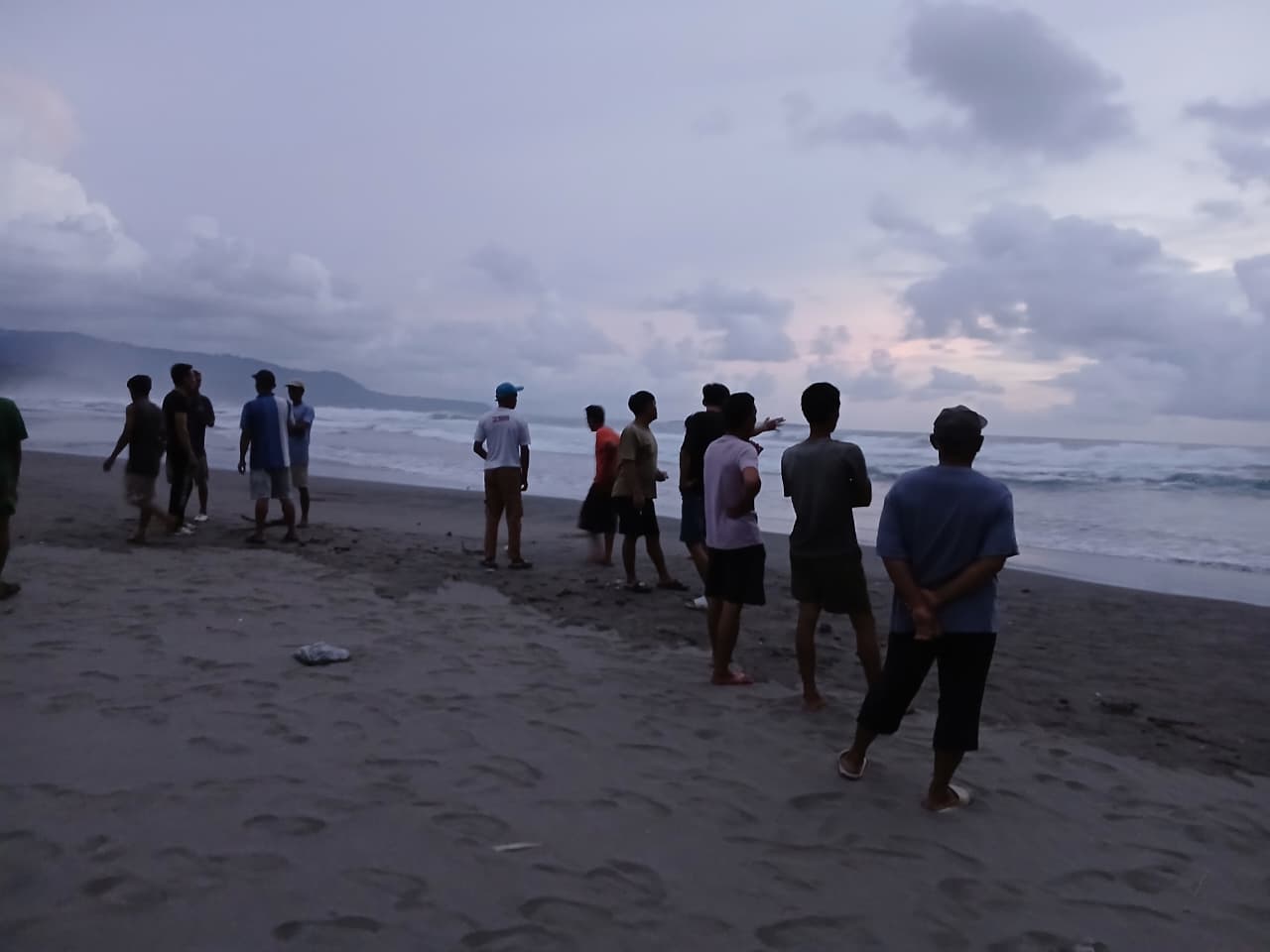Bocah 7 Tahun Hilang Terseret Ombak di Pantai Kota Karang