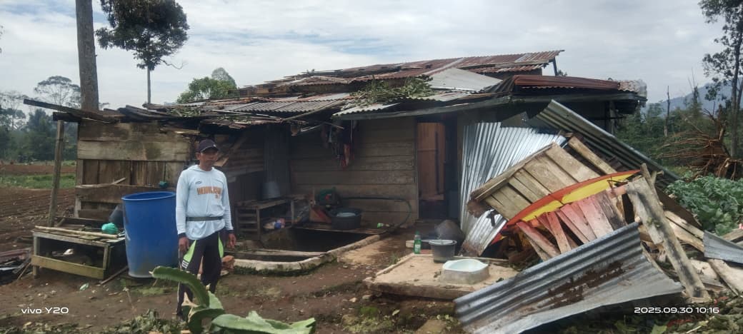 Total 52 Rumah di Sebarus dan Padangdalom Rusak Diterjang Hujan Es - Angin Kencang
