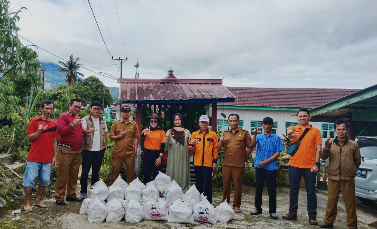 Peduli Korban Banjir, RSIA Bunda-Tim GLD Salurkan Puluhan Paket Sembako