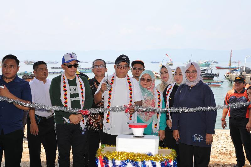 Pastikan Proses Pelelangan Ikan Sesuai Standar Kesehatan, Pj Gubernur Samsudin Resmikan TPI di Tanggamus