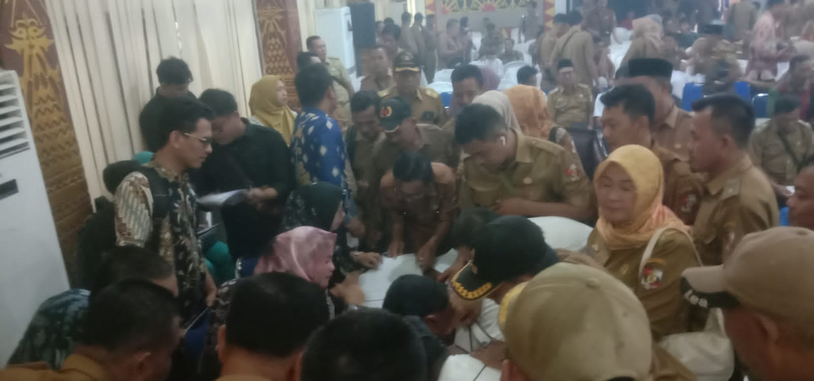 Sosialisasi dan Ikrar Netralitas Kepala Desa di Lampung Utara Dibumbui Insiden Rebutan Amplop