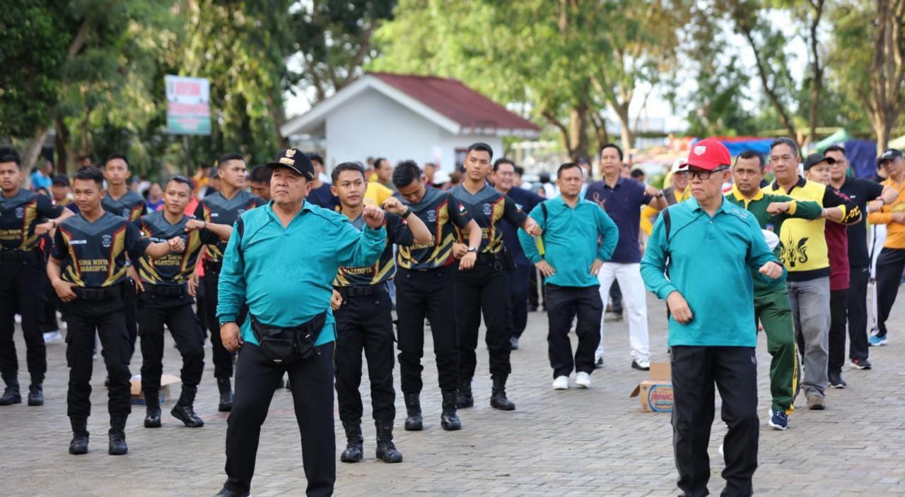 Rangkaian HUT Provinsi Lampung, Gubernur dan Masyarakat Senam di PKOR Way Halim 