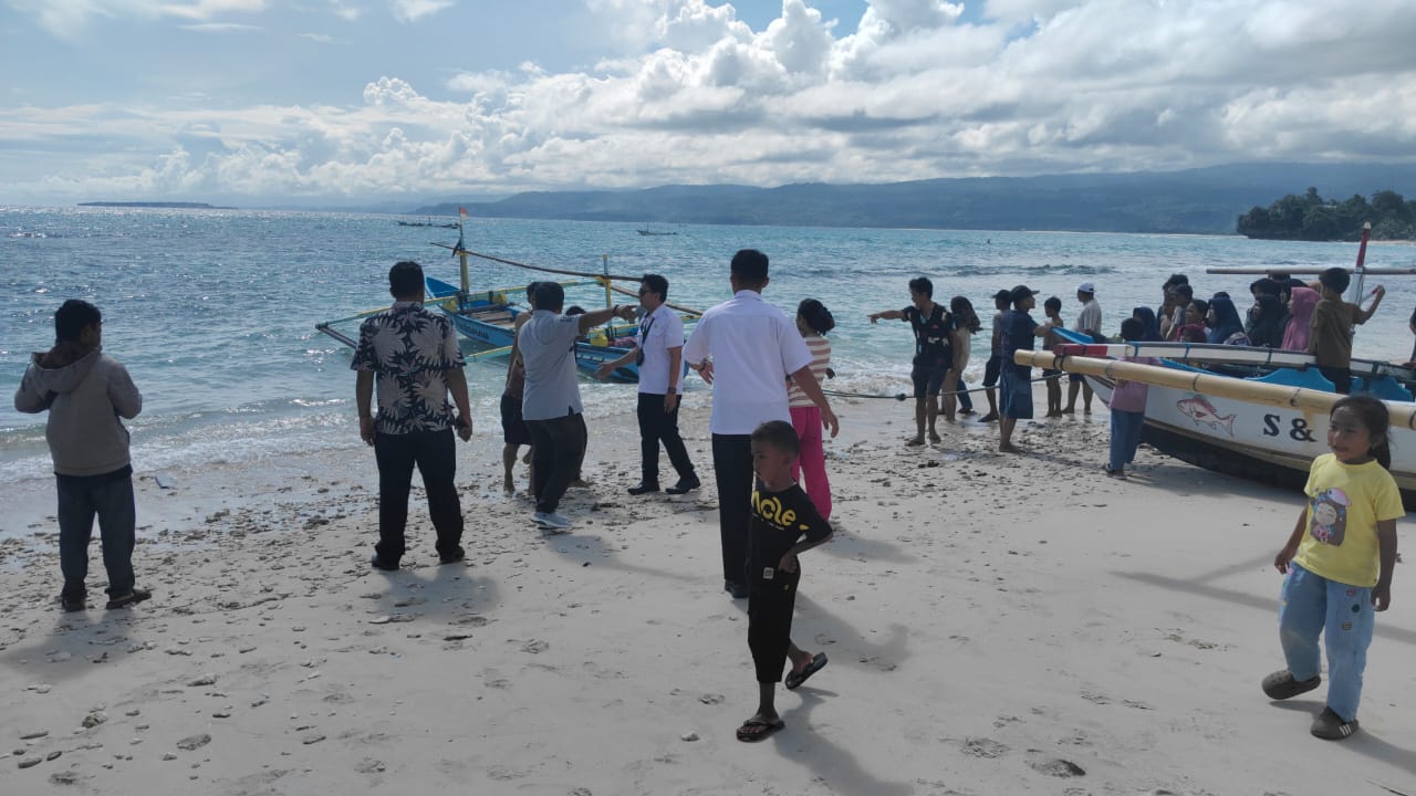 Pengunjung Hanyut di Pantai Labuhan Jukung, BPBD Siapkan Pencarian