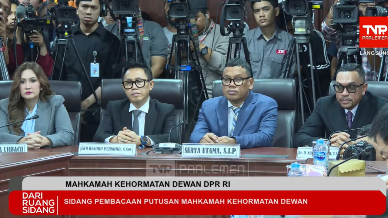 Dua Anggota DPR Lolos dari Sanksi MKD, Tiga Lainnya Dinonaktifkan