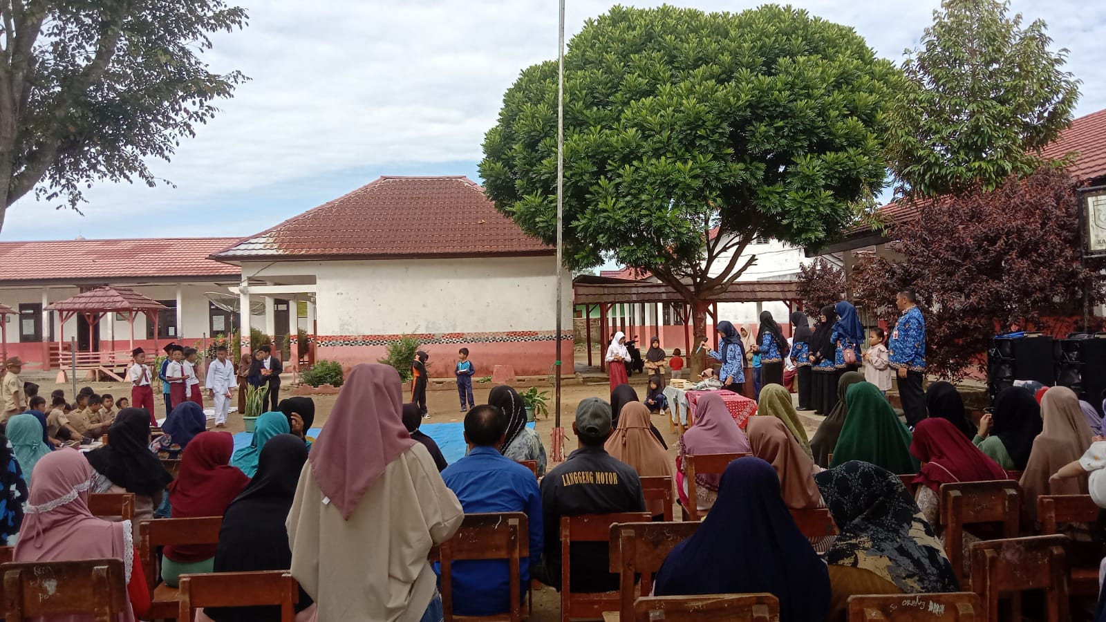 Pembagian Raport SDN 1 Pajar Bulan Disaksikan Orang Tua Siswa