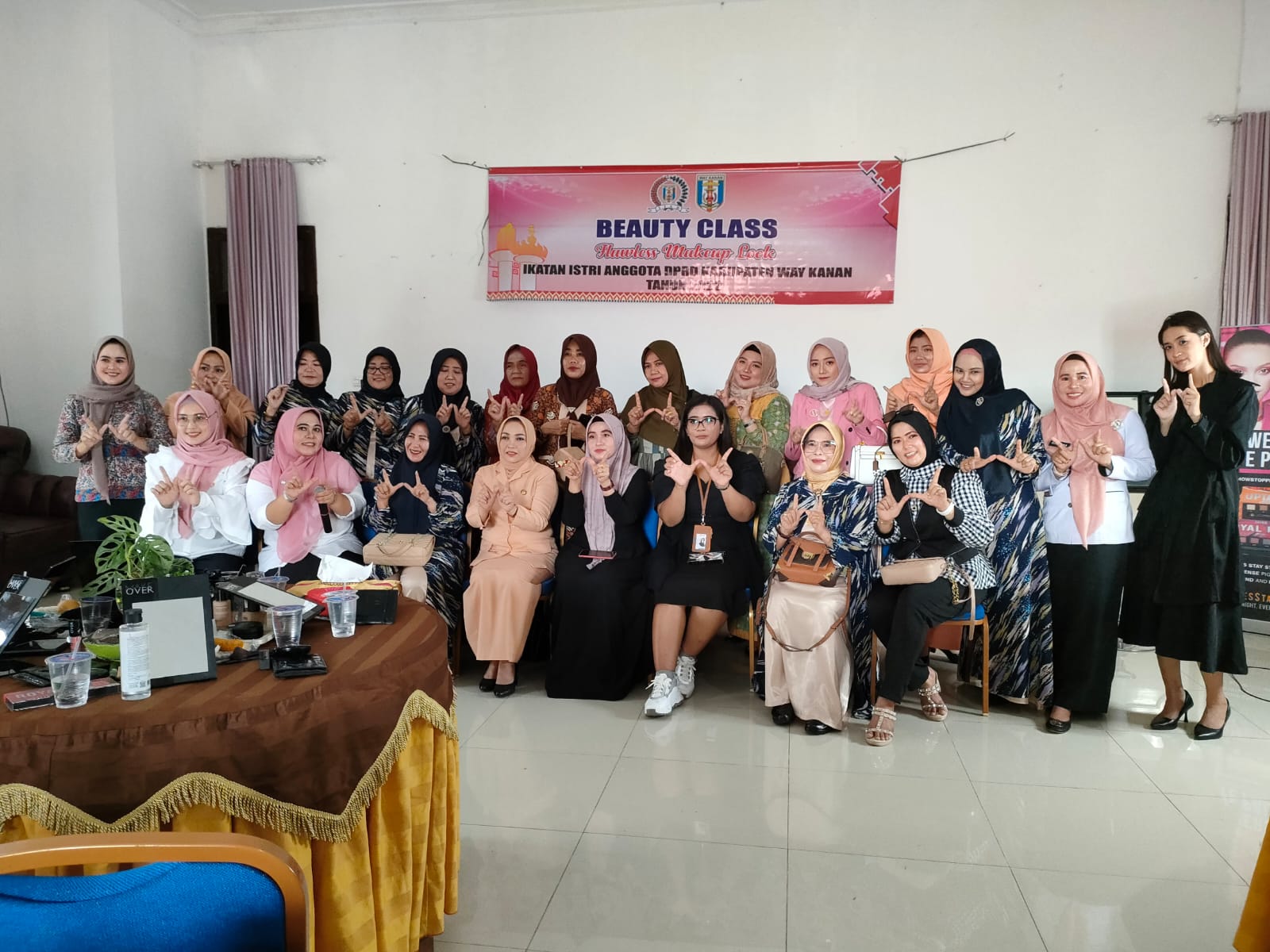 Tambah Rasa Percaya Diri, IIA DPRD Way Kanan Gelar Beauty Class