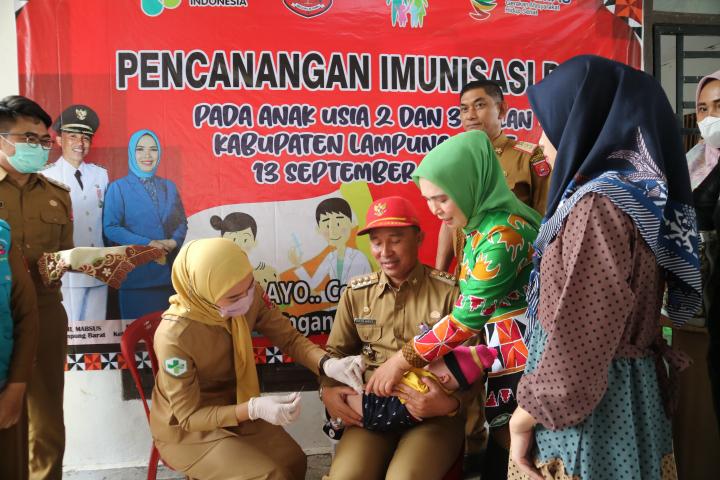 Tinjau Posyandu di Sukau, Parosil Canangkan Imunisasi PCV